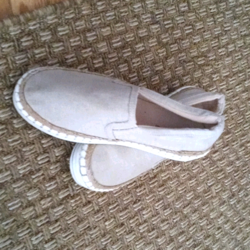 Soda Espadrille size 7 1/2 slip on canvas shoes